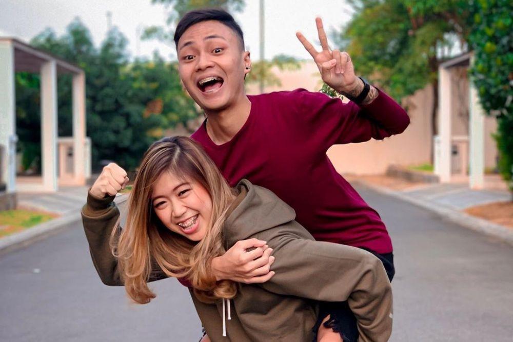 10 potret mahen 'pura-pura lupa' bareng pacarnya, mesra banget ni