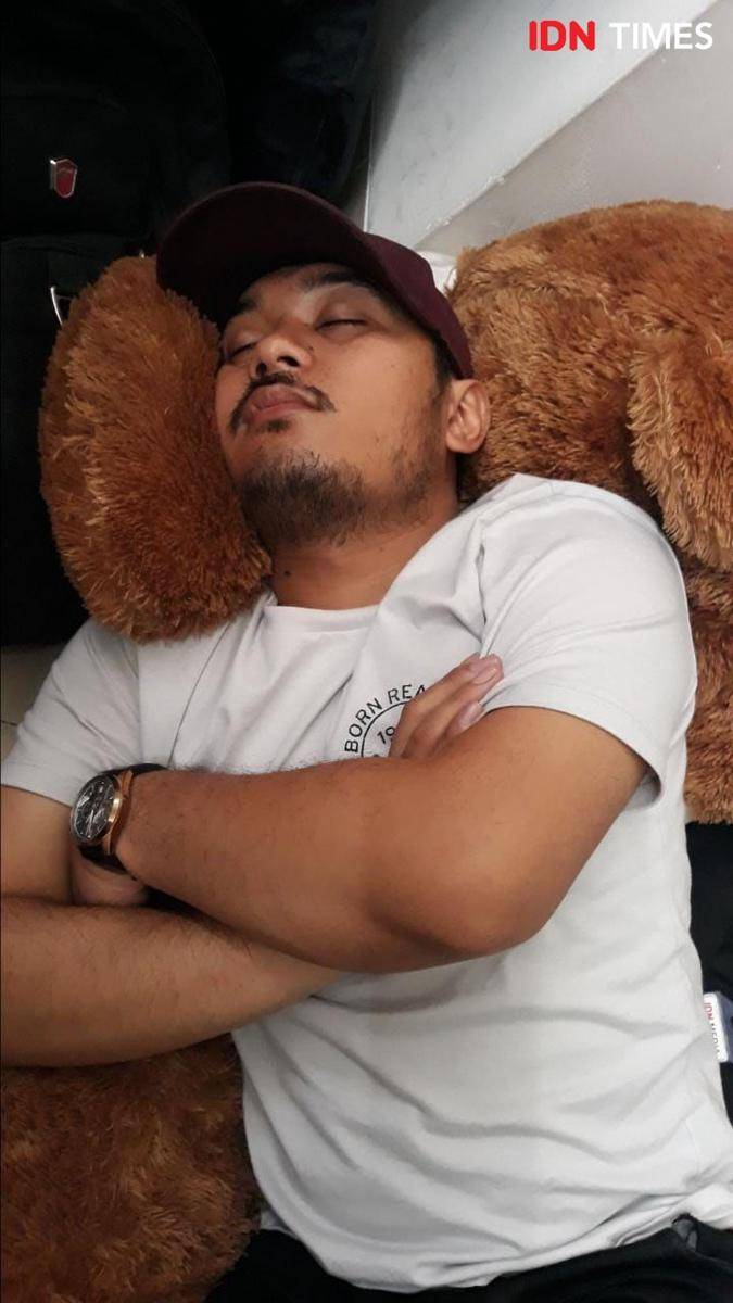 Ilustrasi tidur (IDN Times/Shemi)