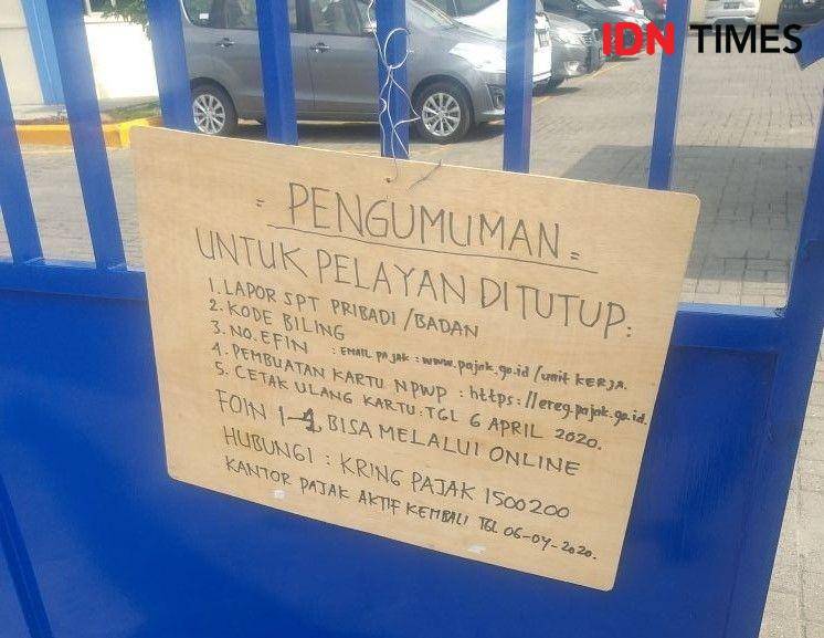 Imbauan kepada masyarakat agar membayar pajak lewat online (IDN Times/Bambang Suhandoko)