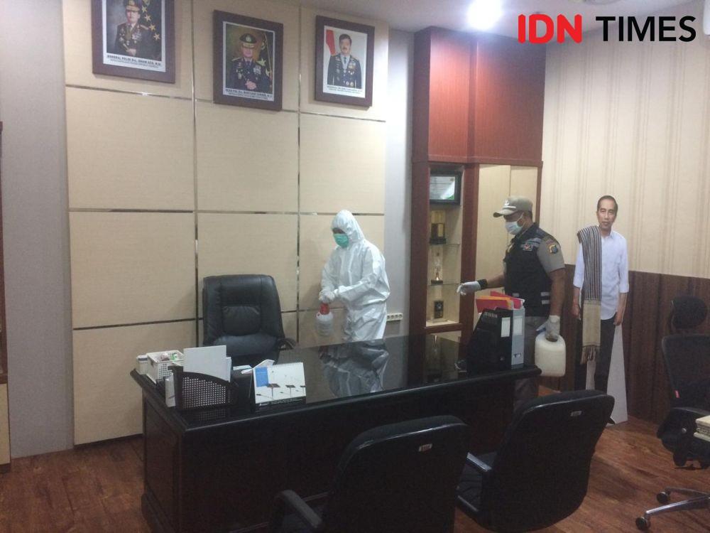 Sesuai Arahan Kapolri, Markas Polda Sumut Disemprot Cairan Disinfektan