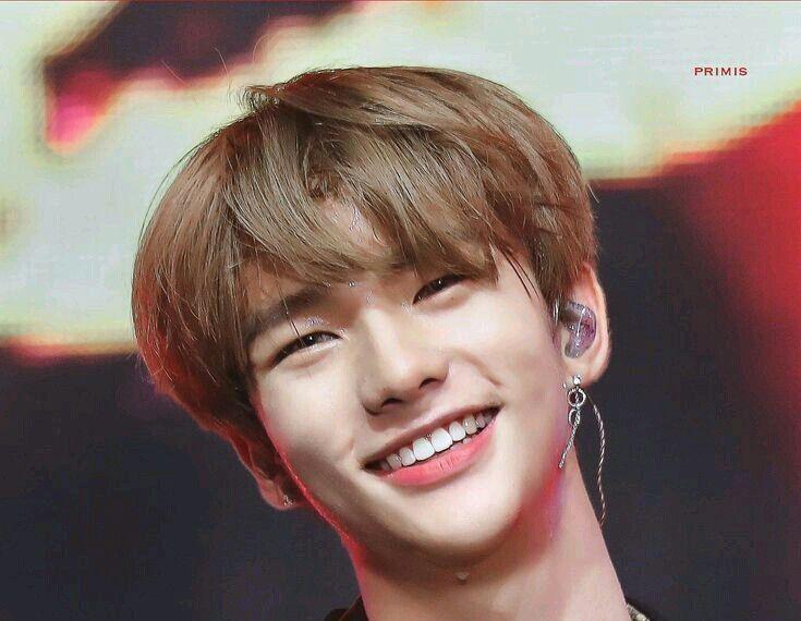 10 Potret Kaki Jenjang Hyunjin Stray Kids, Bak Seorang Model