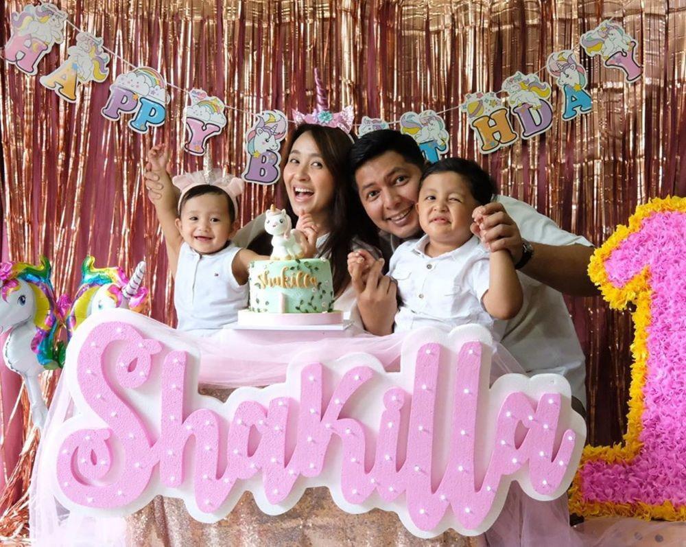 10 Momen Keseruan Ulang Tahun Pertama Shakilla, Anak Kedua Chua Kotak