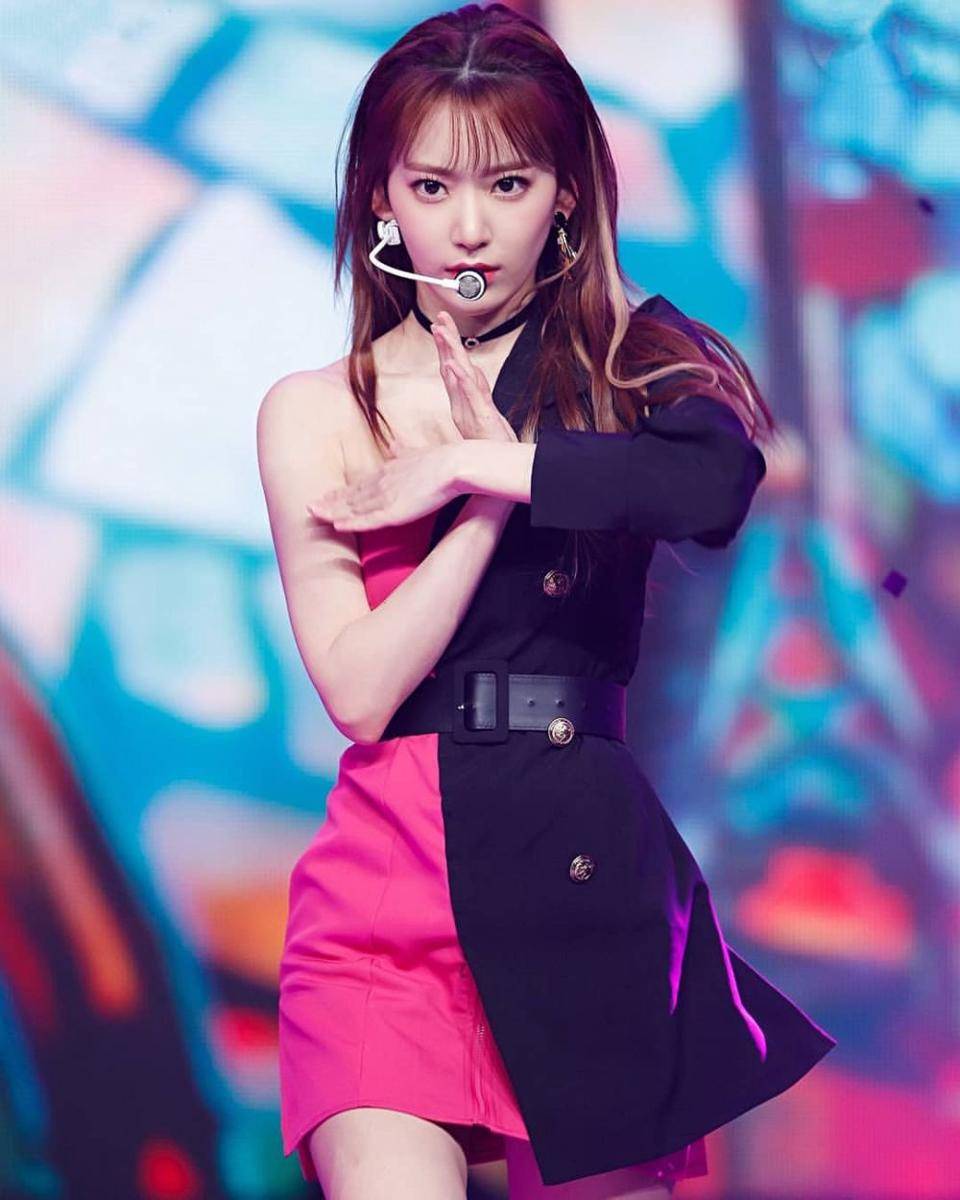 Instagram.com/izone.sakura1