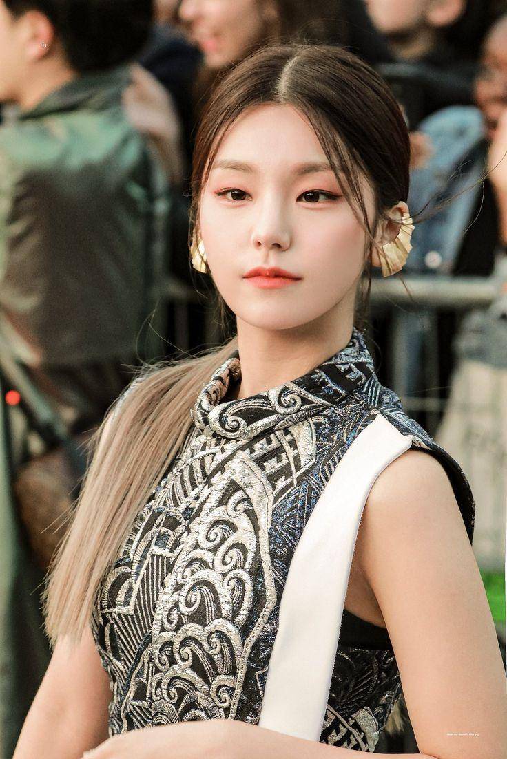 twitter.com/lunayeji