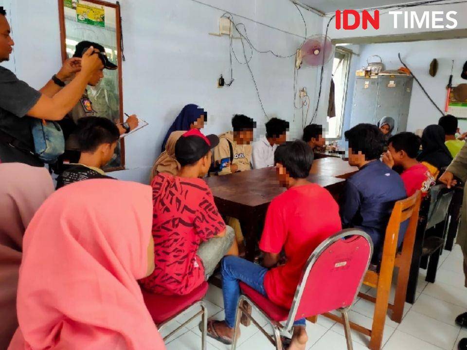 Para pelajar di Kantor satpol PP Jombang. IDN Times/Zainul Arifin