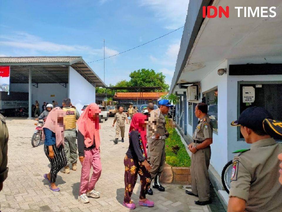 Pelajar diamankan ke kantor Satpol PP. IDN Times/zainul arifin