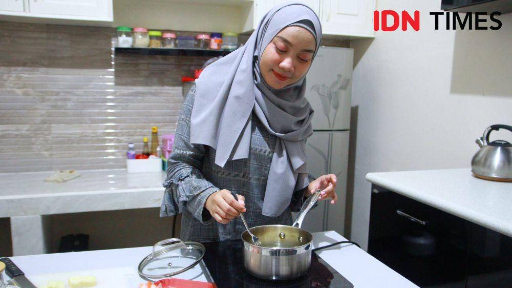 Ilustrasi memasak makanan (IDN Times/Rizka Yulita)