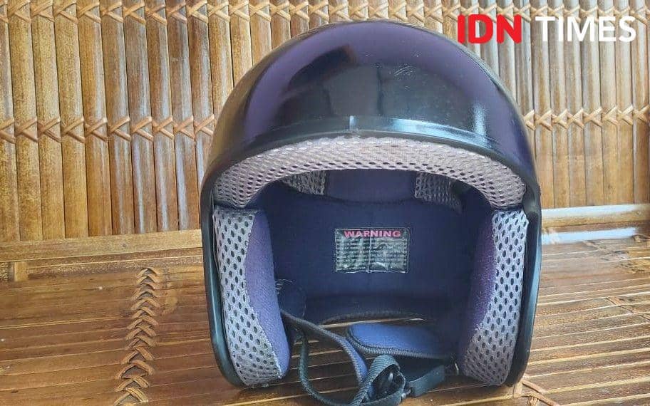 Ilustrasi helm (IDN Times/Doni Hermawan)