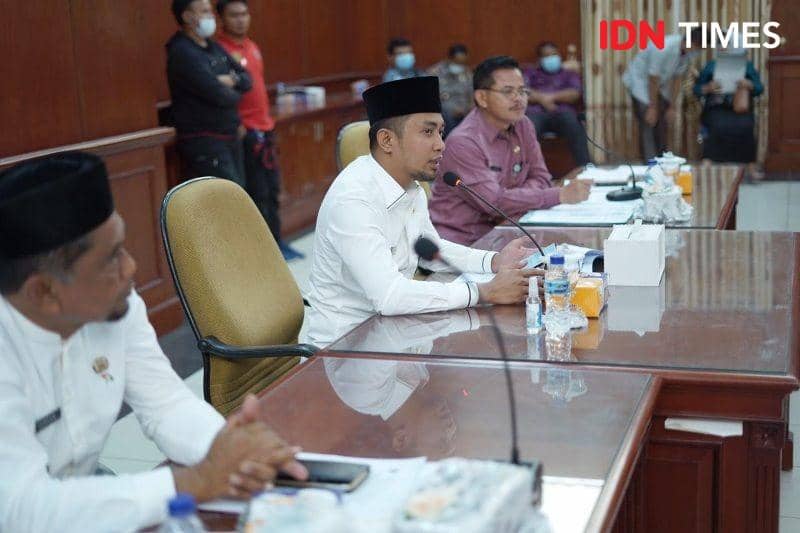 Bupati PPU, Abdul Gafur Mas'ud saat memberikan arahan dalam rapat pencegahan COVID-19 (IDN Times/Ervan Masbanjar)