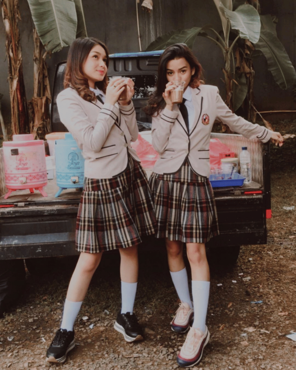 Instagram.com/iniadzwaaurell