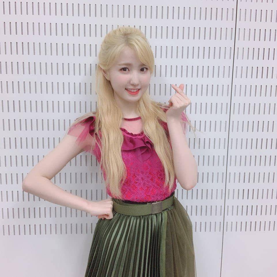 instagram.com/official_izone