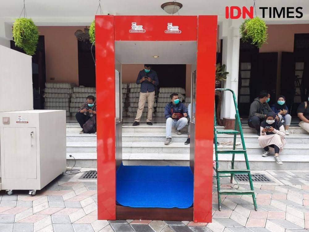 Bilik sterilisasi corona yang dipesan Pemerintah Kota Surabaya kepada Institut Teknologi Telkom. IDN Times/Fitria Madia