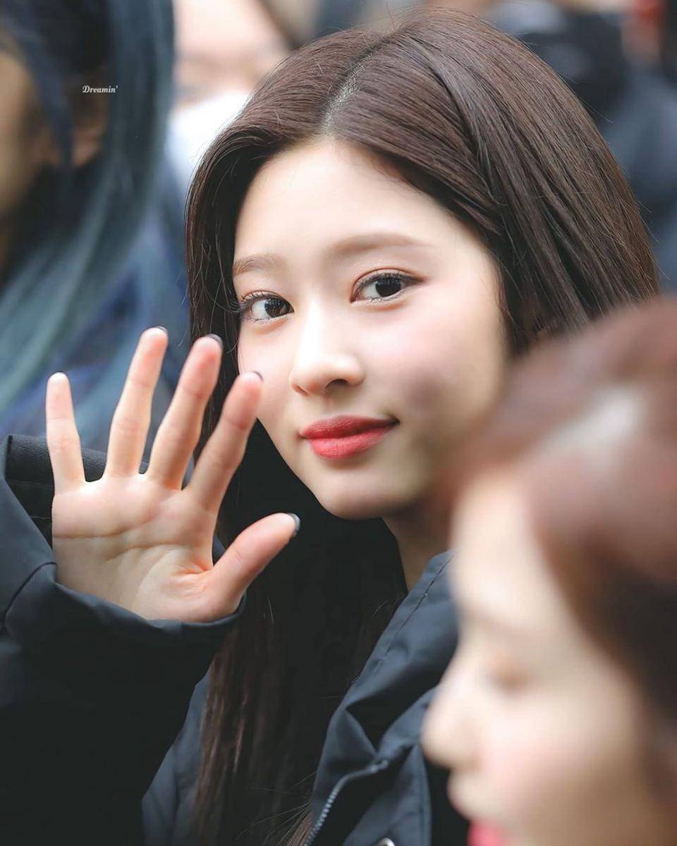 instagram.com/izone.minjoo
