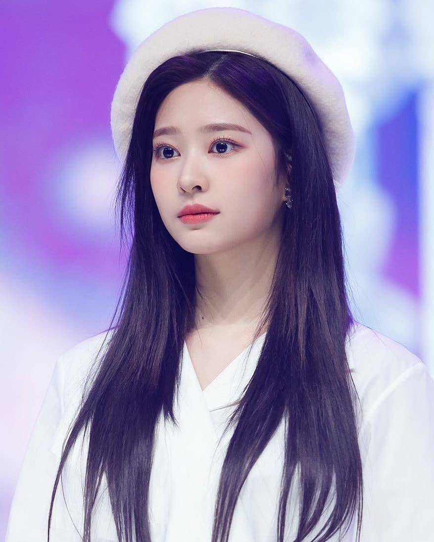 instagram.com/izone.minjoo