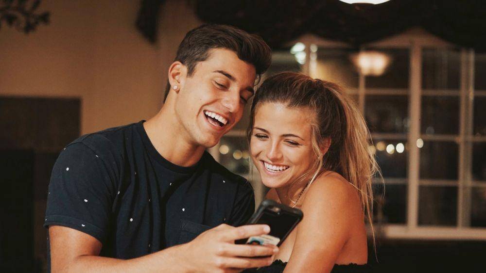 weeklydatinginsider.com