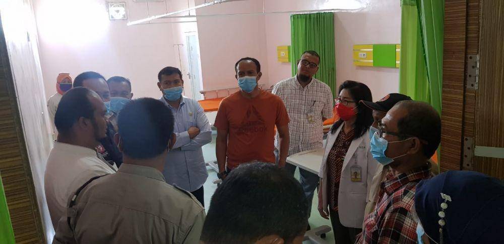 Tim satgas yang meninjau kesiapan rumah sakit dan posko dalam menangani virus corona (IDN Times/ istimewa)
