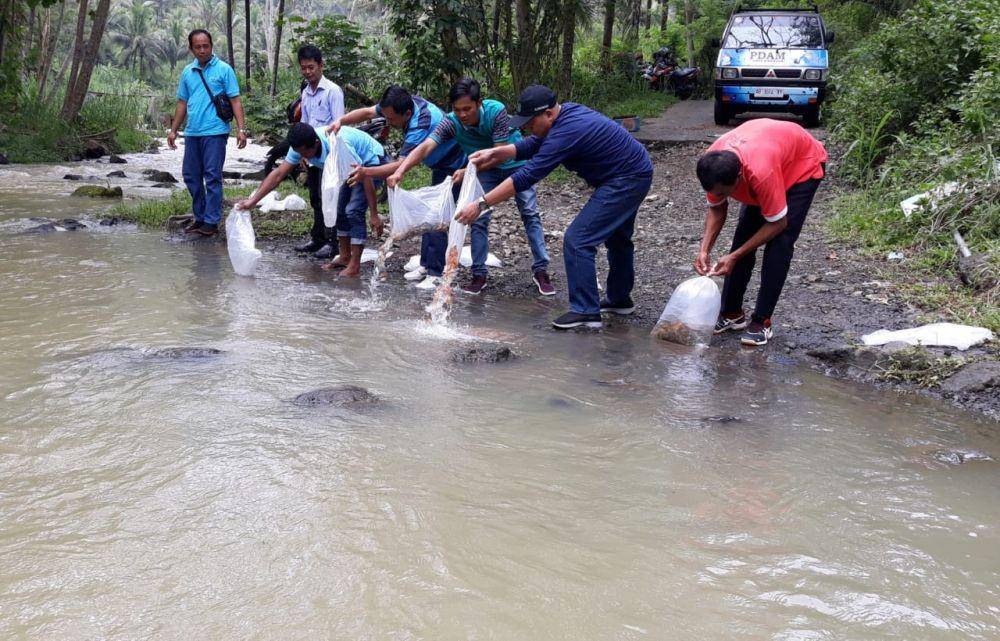 Penaburan bibit ikan di sungai Ngrancah Kulon Progo. IDN Times/Istimewa