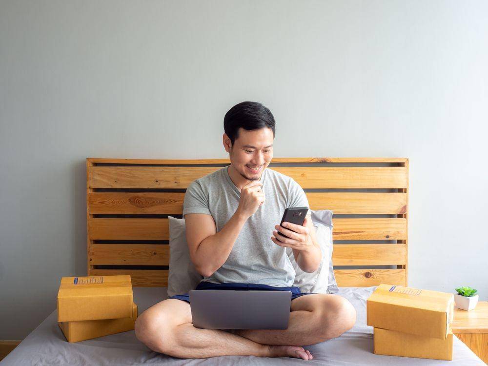 Shutterstock/Rachata Teyparsit