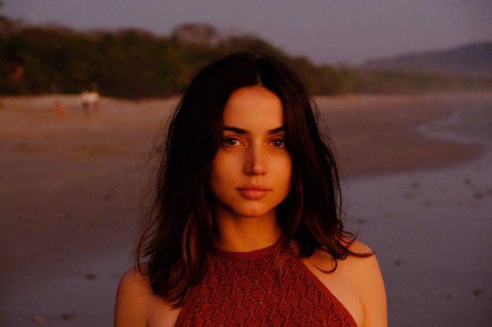 instagram.com/ana_d_armas