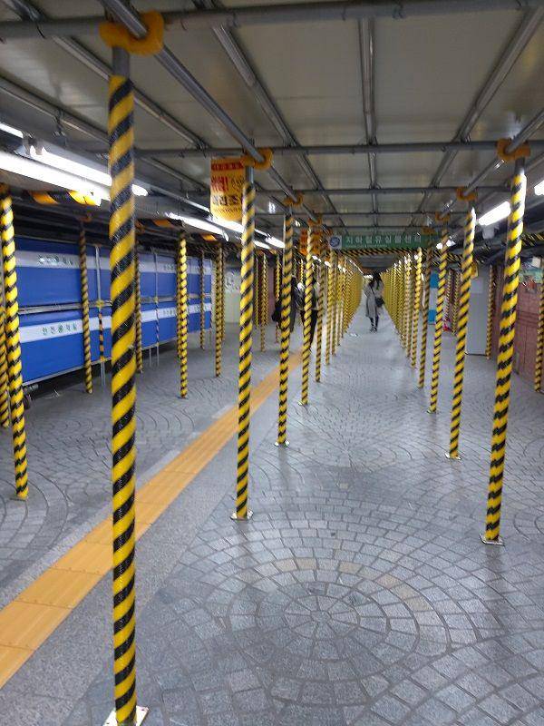 Suasana di sebuah stasiun yang berada di Korea Selatan. twitter.com/ryuimda