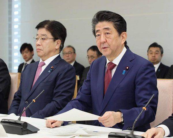 Perdana Menteri Jepang, Shinzo Abe, saat mengadakan pertemuan membahas virus corona yang belum lama terjadi pada bulan Februari 2020 lalu. twitter.com/AbeShinzo
