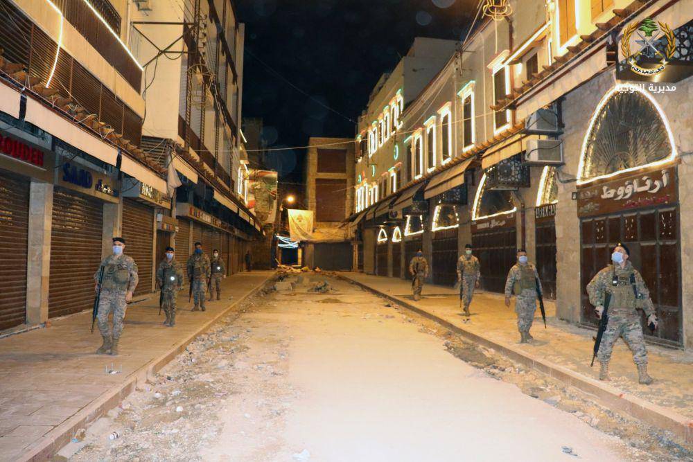 Tentara Lebanon berpatroli untuk cegah penularan COVID-19 (twitter.com/@LebarmyOfficial)