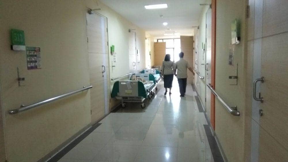 Salah satu pasien yang mengalami penyakit mirip corona tengah diisolasi di ruangan atas lantai 5, RSUD dr Koesma Tuban. IDN Times/Imron