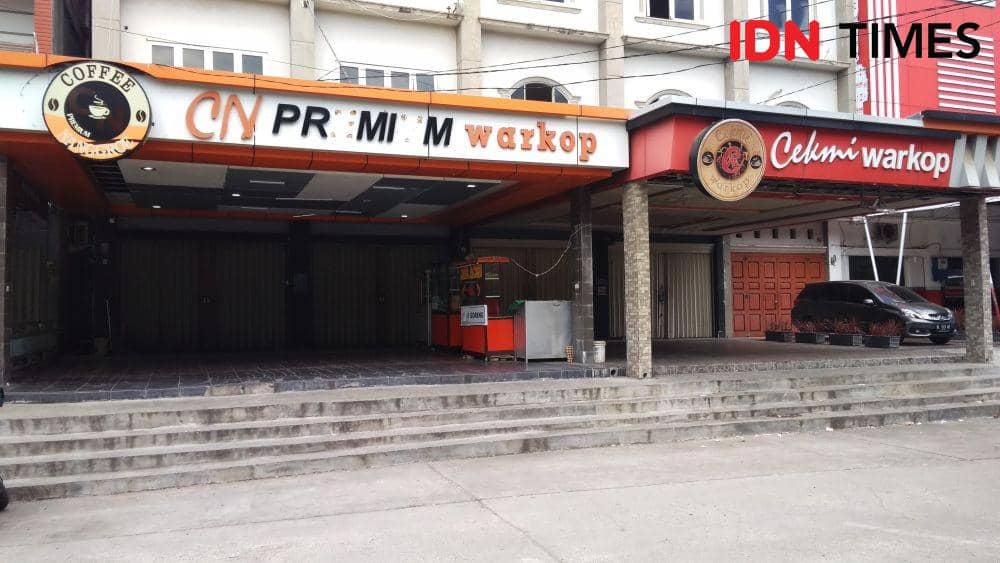 Pemko Banda Aceh intruksikan warung kopi tutup sementara waktu untuk cegah penyebaran Corona (IDN Times/Saifullah)
