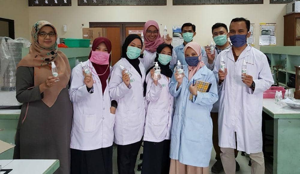 FKIK UMY produksi hand sanitizer. IDN Times/Humas dan Protokol UMY