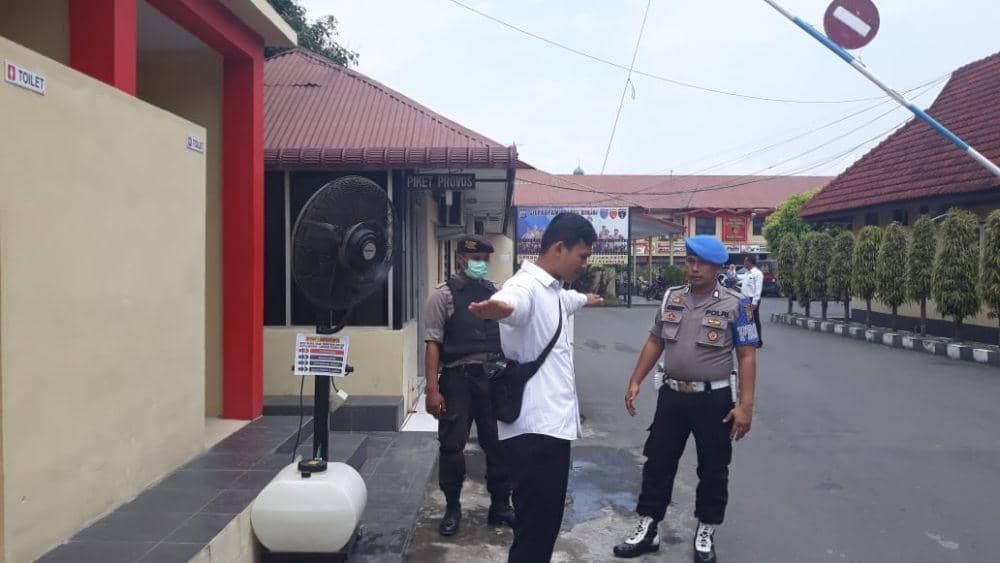 Polres Binjai Jadikan Kipas Angin Sebagai Penyemprot Disinfektan