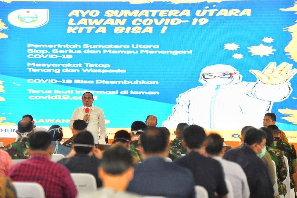 Gubernur Sumut Edy Rahmayadi saat menggelar rapat koordinasi percepatan penanganan COVID-19 di rumah dinasnya, Senin (23/3) (Humas Sumut)