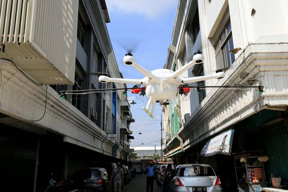 Penyemprotan desinfektan dengan drone, Senin (23/3). Dok Humas Pemkot Surabaya