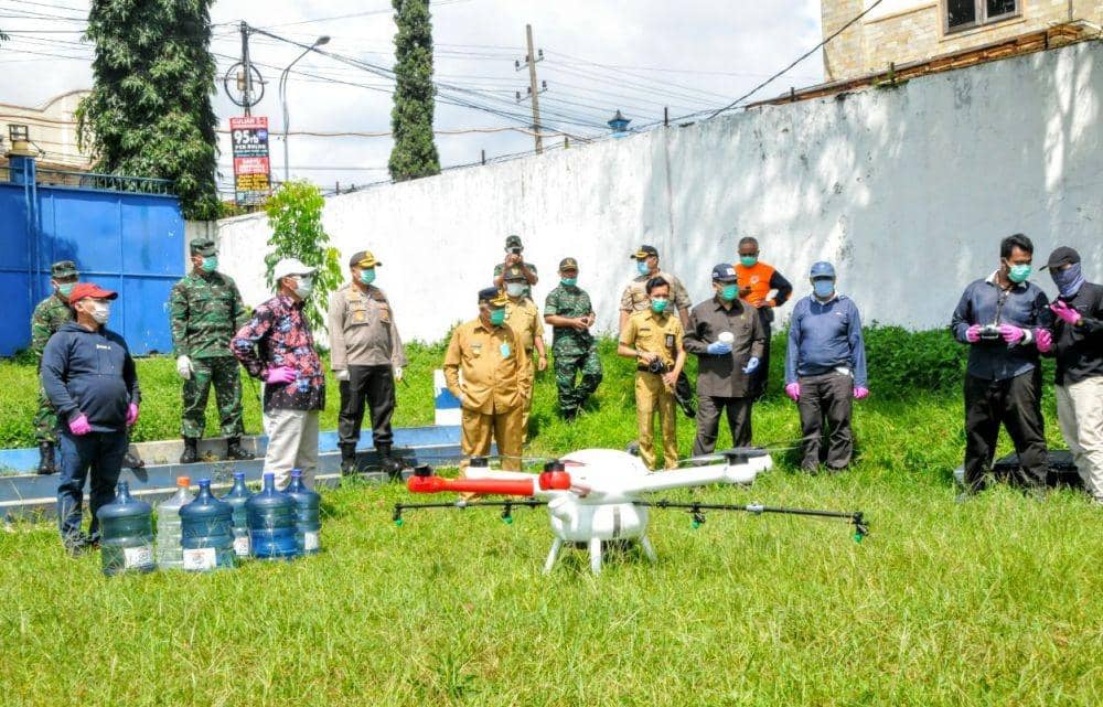 TNI, Polri dan Pemda Gunakan Drone untuk Penyemprotan Disinfektan