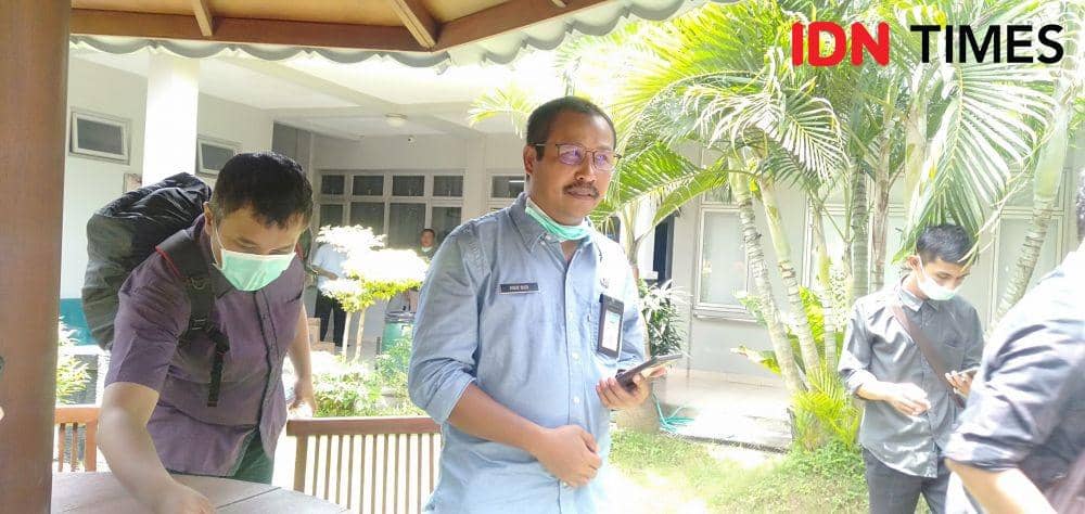 Agus Budi Raharja, Kepala Dinas Kesehatan Bantul (tengah). IDN Times/Daruwaskita