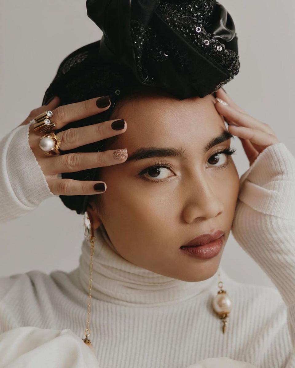 10 Pesona Yuna, Penyanyi Hits Malaysia Adik Ipar BCL