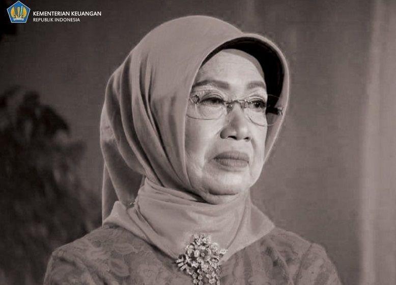 [BREAKING] Ibunda Jokowi Dimakamkan di Sebelah Makam Sang Suami