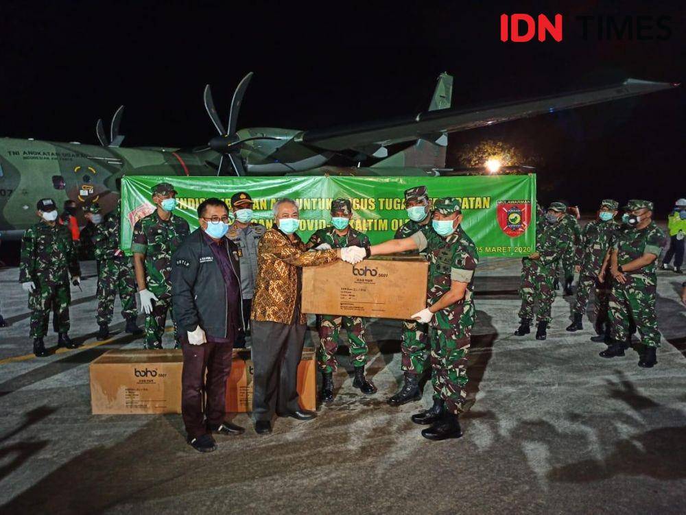 Pendistribusian APD untuk COVID-19 di Balikpapan, 25 Maret 2020 (IDN Times/Hilmansyah)