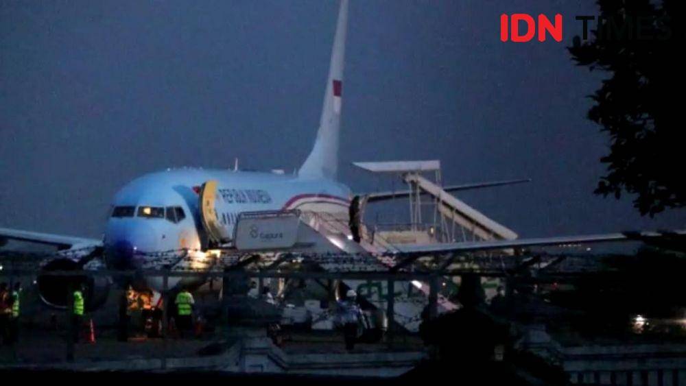 Pesawat Kepresidenan landing di Bandara Adi Soemarmo, Solo. IDN Times/Larasati Rey