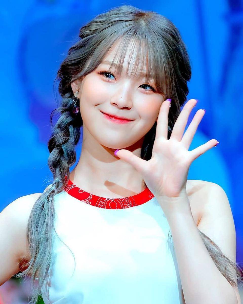 Instagram.com/jiheonfromis9
