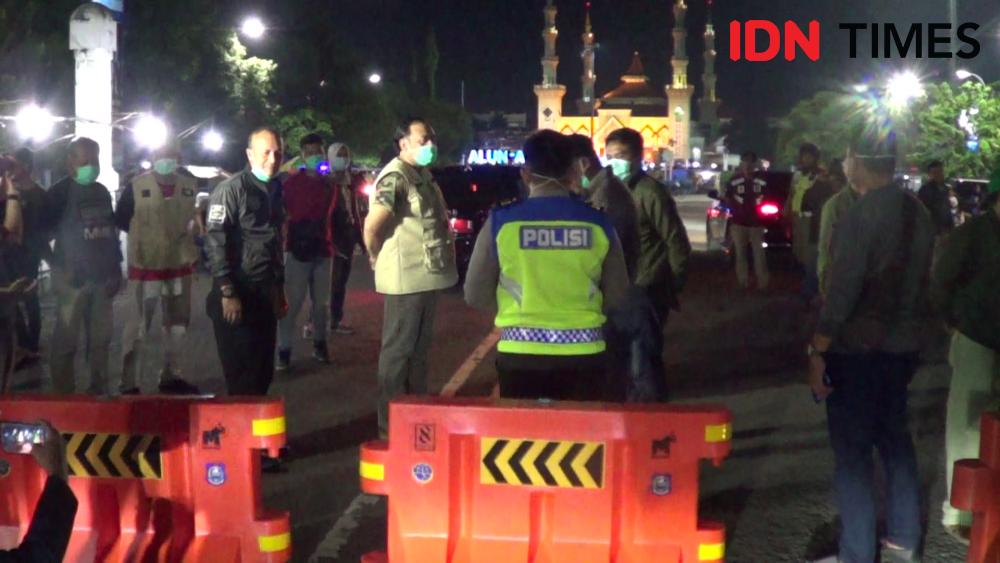 Kota Tegal Lockdown, Jalan Ditutup Beton, Listrik Dipadamkan!