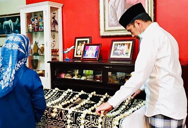 Prosesi Pemakaman Ibunda Jokowi Digelar Internal, Ada Tradisi Brobosan