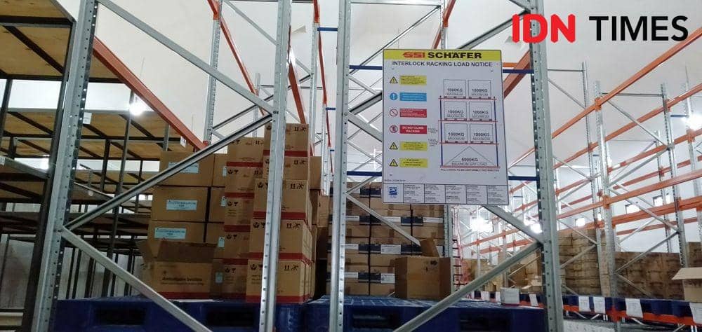 Stok barang dan obat di Gudang Farmasi Dinkes Bantul. IDN Times/Daruwaskita