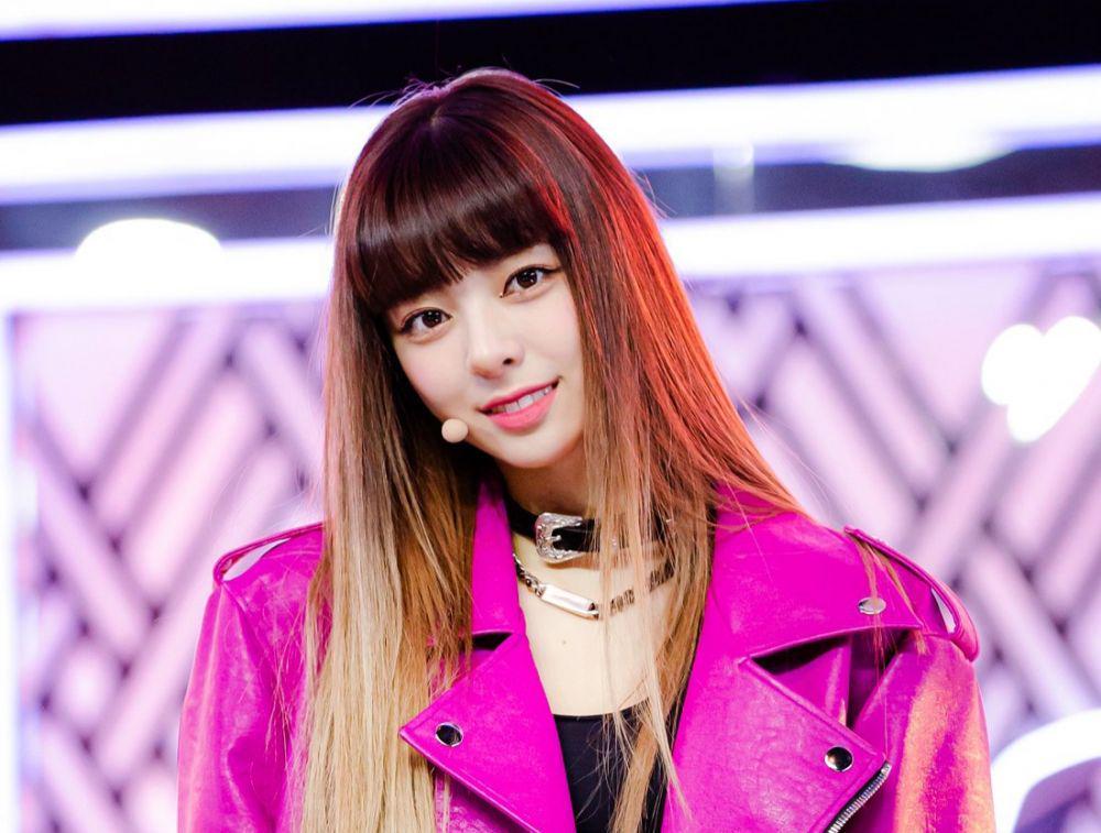 9 Potret Yuna ITZY di Atas Panggung, Selalu Bikin Deg-degan!