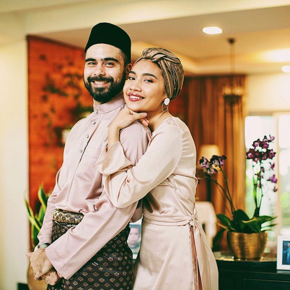 10 Potret Romantis Penyanyi Malaysia Yuna dan Adam Sinclair