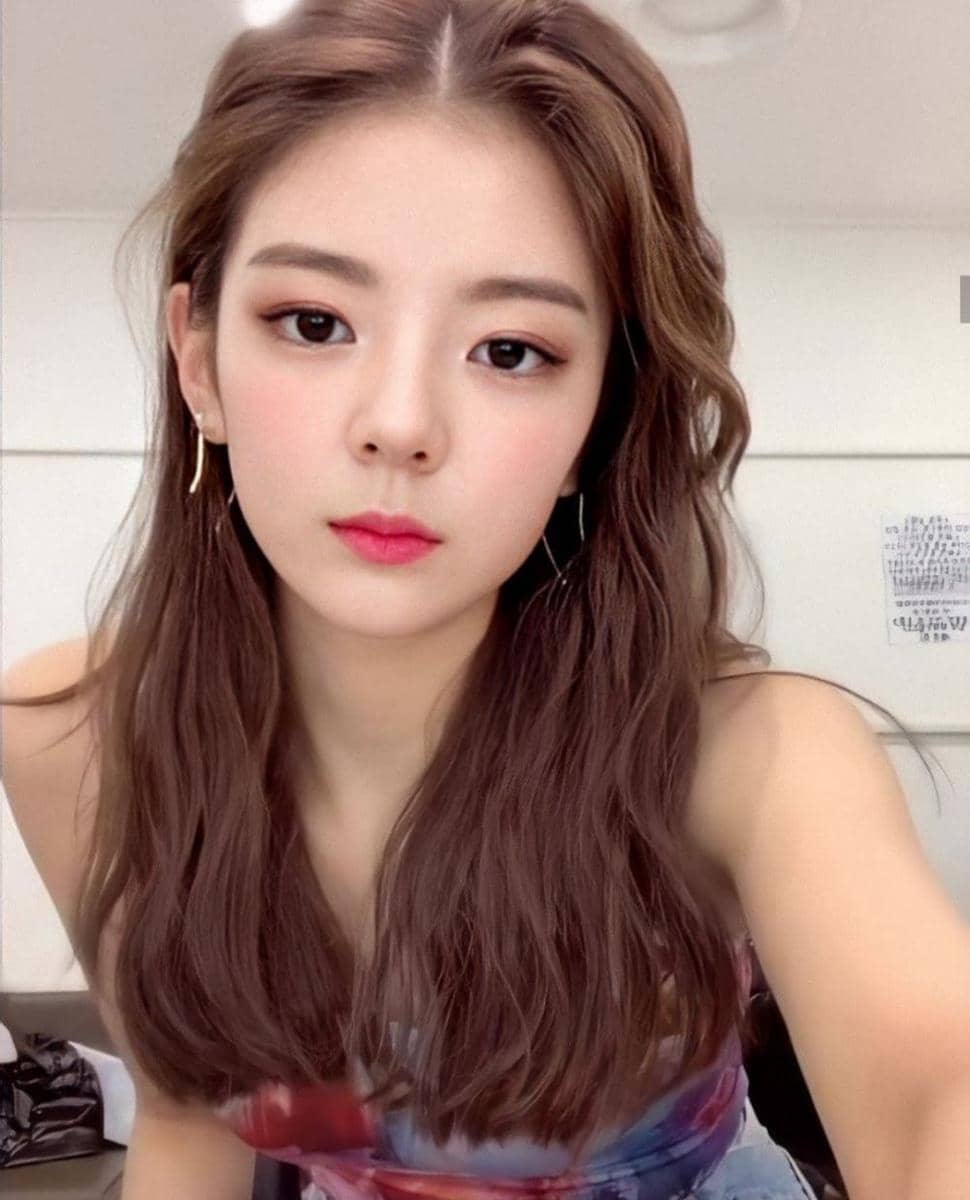 10 Potret Selfie Lia ITZY yang Menawan Banget Deh!