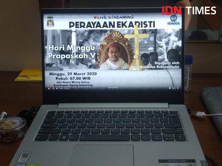 Ilustrasi ibadah online IDN Times/Gregorius Aryodamar P
