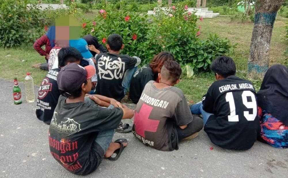 Di Tengah Wabah Corona, Sepuluh Pemuda di Lamongan Malah Pesta Miras