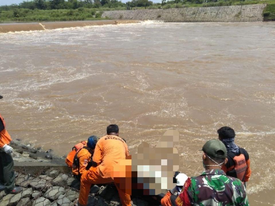 Jasad Pemuda yang Bunuh Diri di Sungai Brantas Ditemukan di Jombang