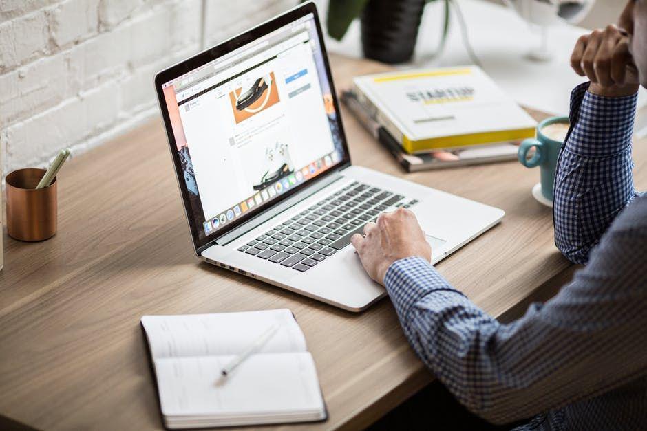 Ilustrasi WFH. pexels.com/Burst