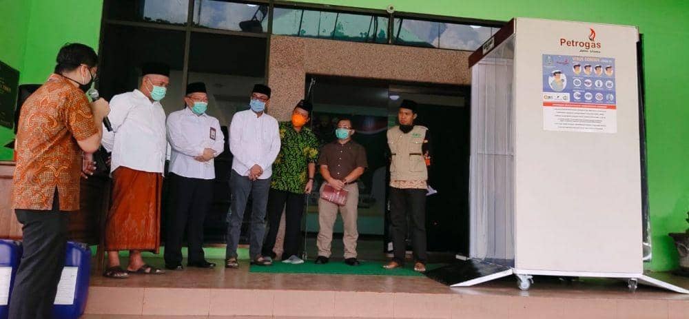 Ikhtiar Sebelum Tawakal, PWNU Jatim Pasang Bilik Sterilisasi
